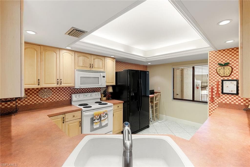 592 Beachwalk CIR # N102, NAPLES FL 34108-12