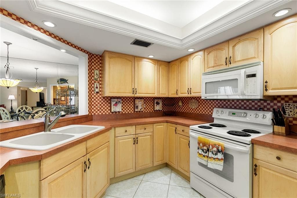 592 Beachwalk CIR # N102, NAPLES FL 34108-6