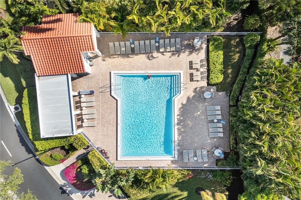 592 Beachwalk CIR # N102, NAPLES FL 34108-27