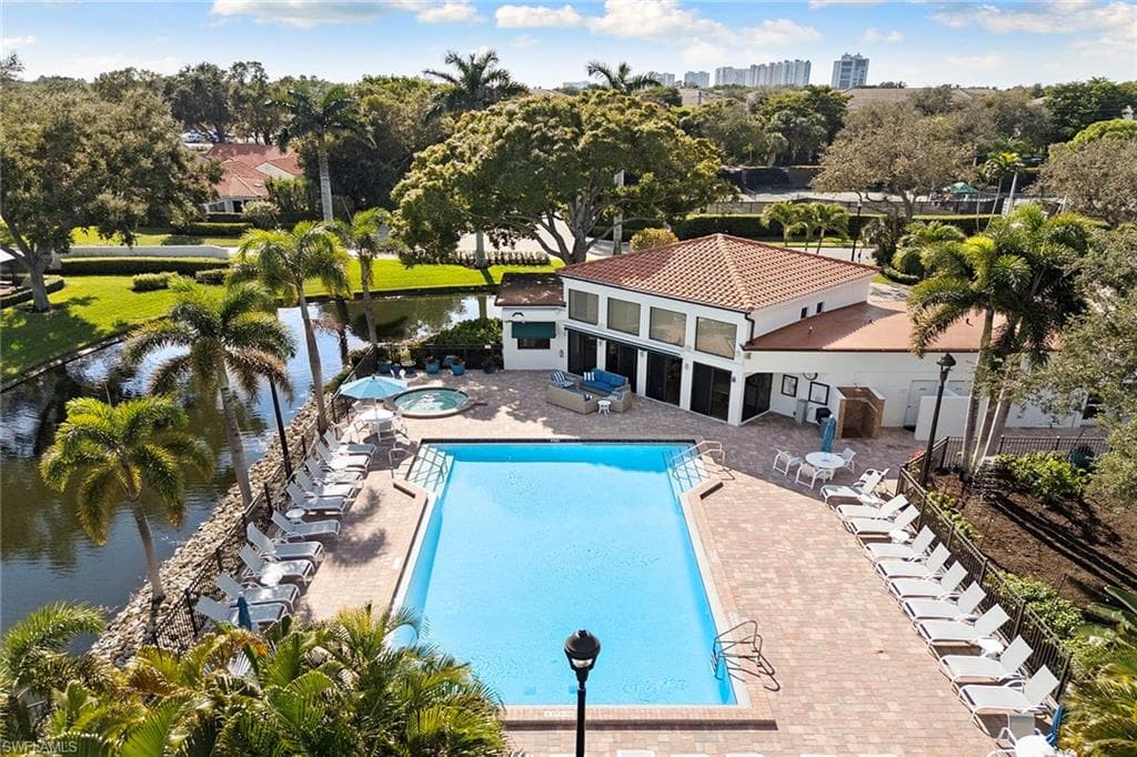 592 Beachwalk CIR # N102, NAPLES FL 34108-30