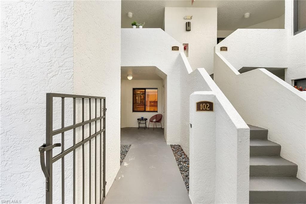 592 Beachwalk CIR # N102, NAPLES FL 34108-3