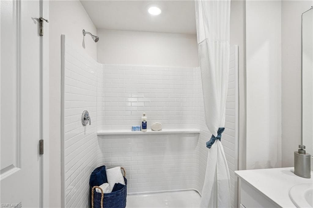 1221 BROOKLANDS DR, FORT MYERS FL 33905-26