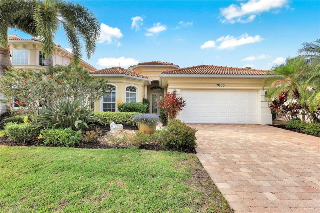 7655 Martino CIR, NAPLES FL 34112-1