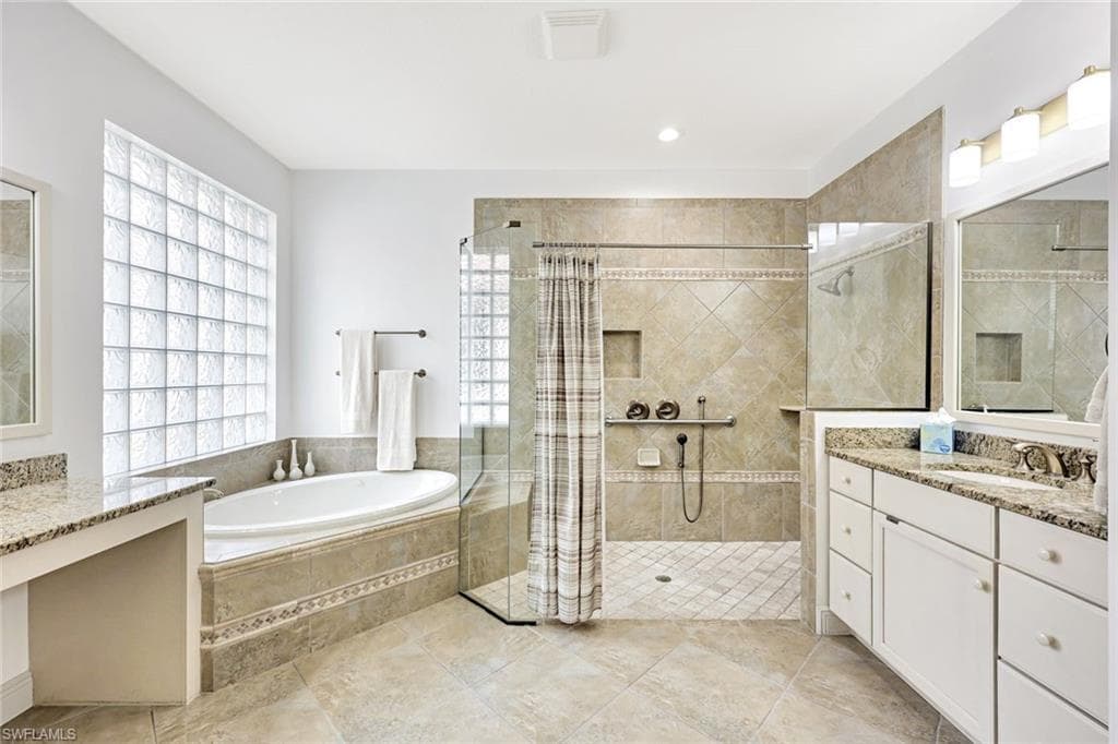 7655 Martino CIR, NAPLES FL 34112-17