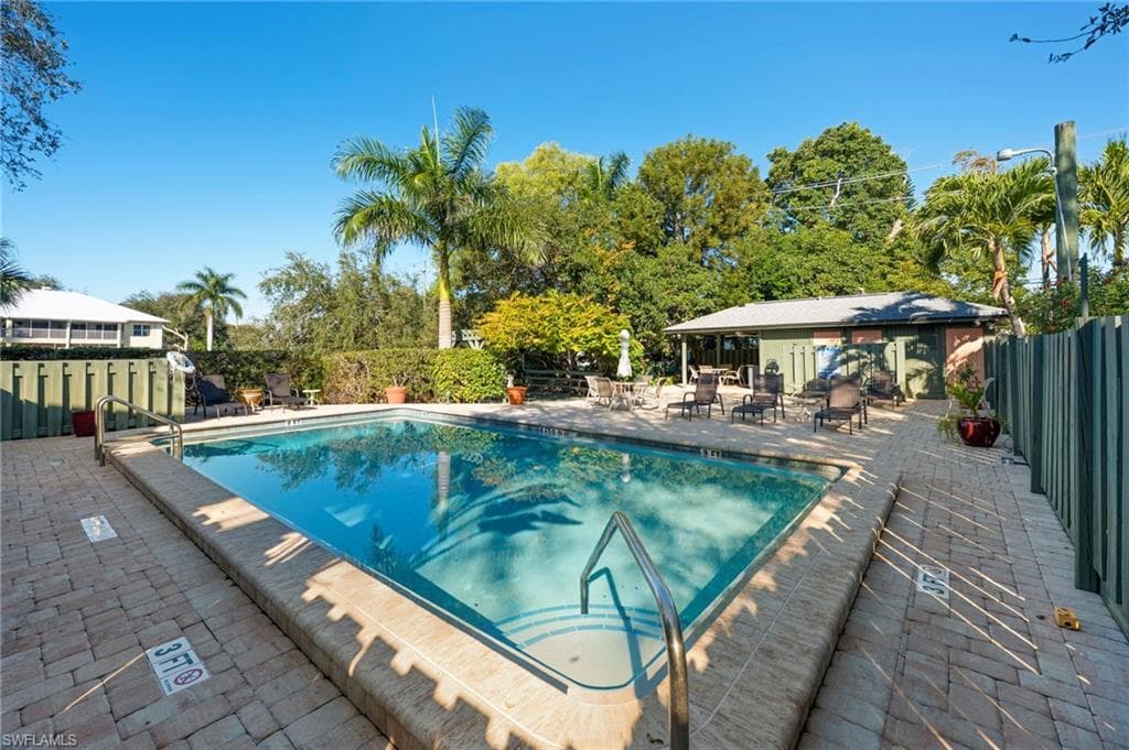 1337 Solana RD # K9, NAPLES FL 34103-12