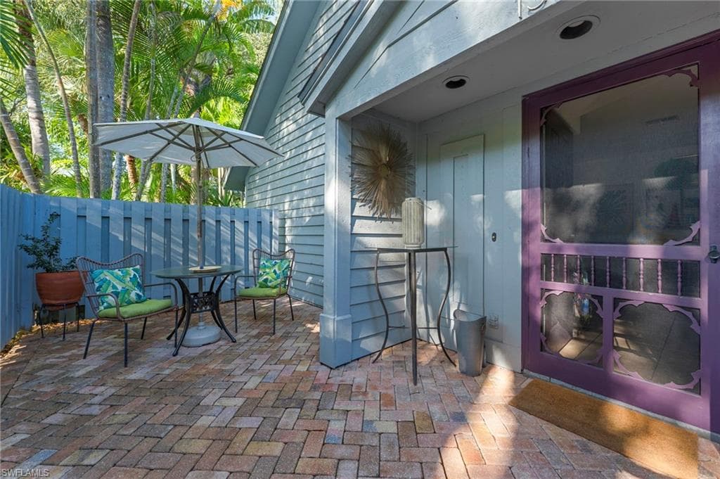 1337 Solana RD # K9, NAPLES FL 34103-2