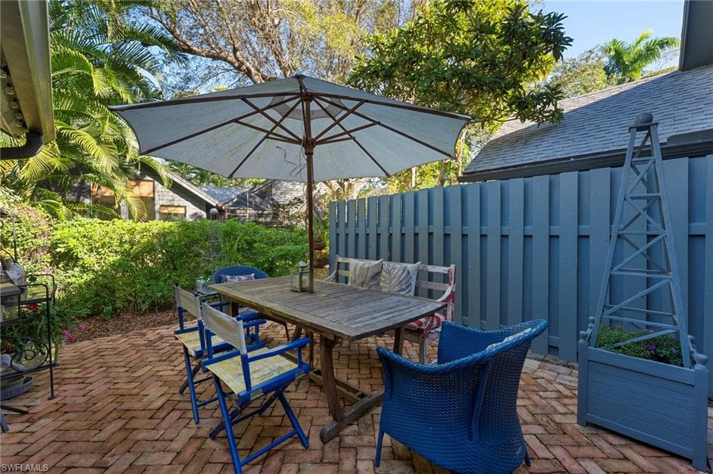 1337 Solana RD # K9, NAPLES FL 34103-3