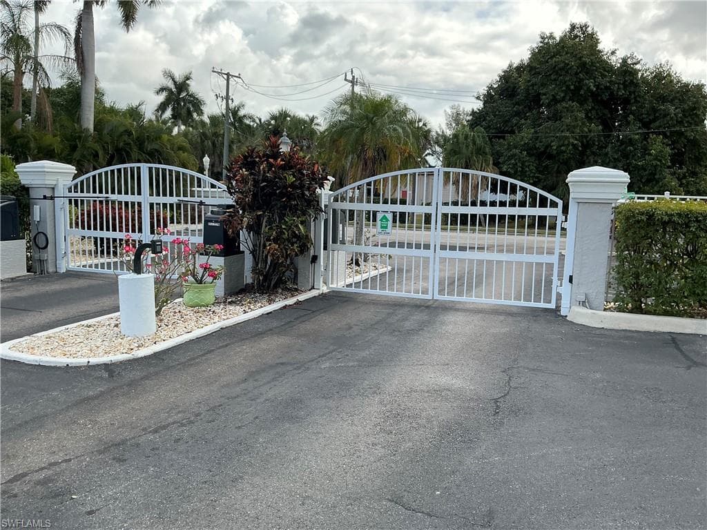 2885 Palm Beach BLVD # 408, FORT MYERS FL 33916-23