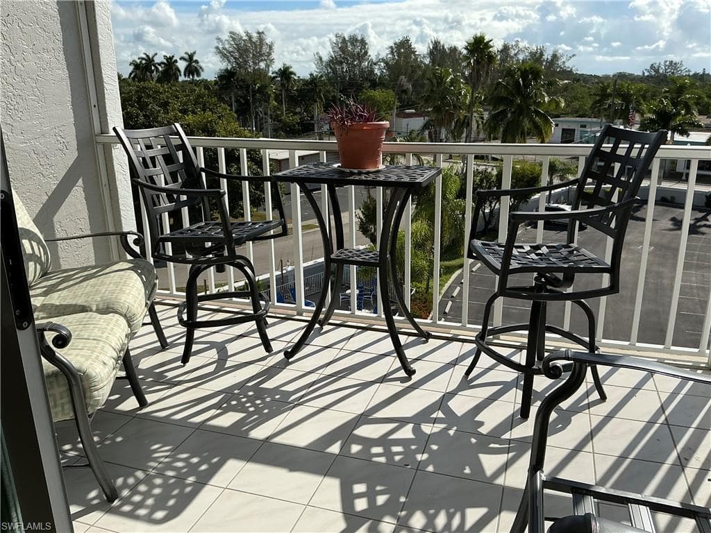 2885 Palm Beach BLVD # 408, FORT MYERS FL 33916-3