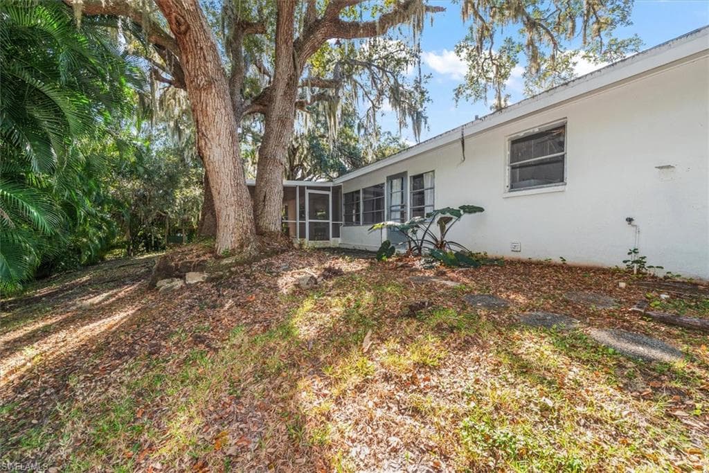 2466 N Westwood DR, NORTH FORT MYERS FL 33917-31