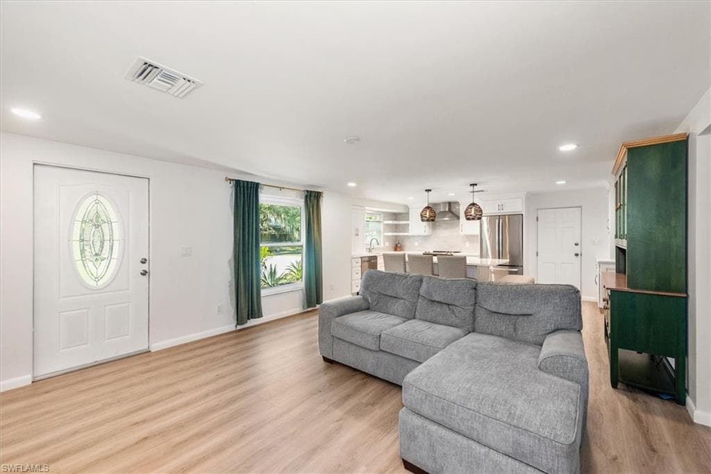 2466 N Westwood DR, NORTH FORT MYERS FL 33917-8
