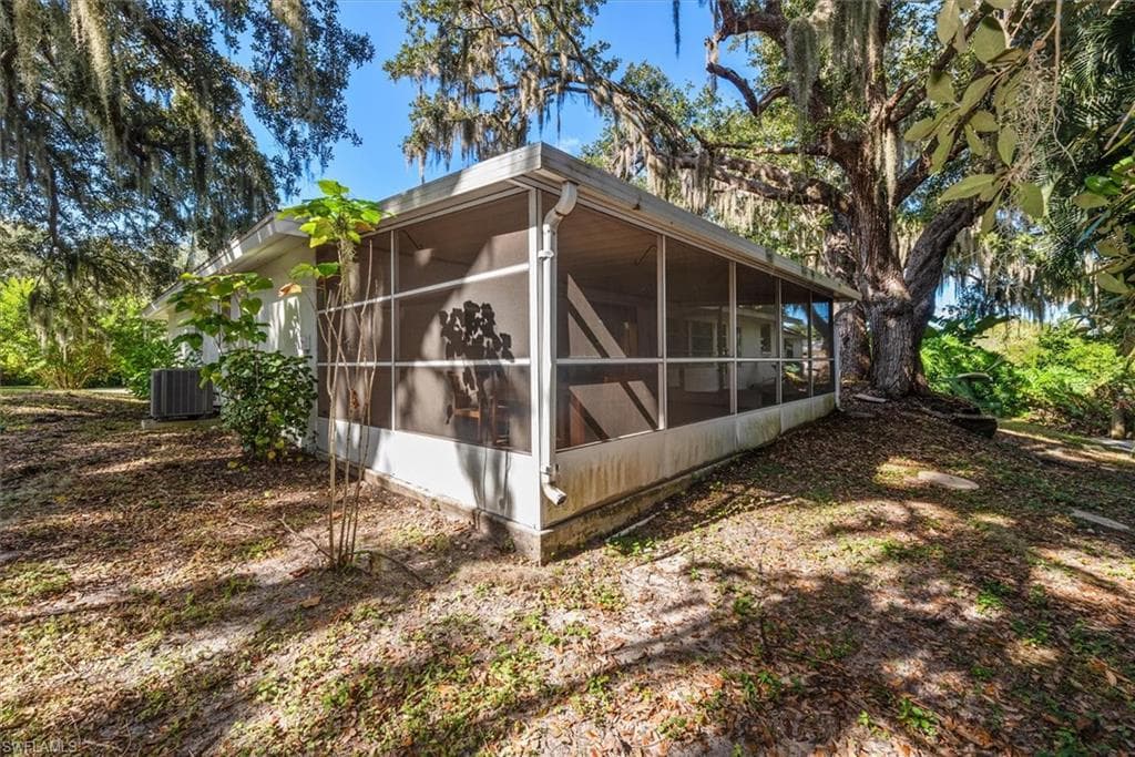 2466 N Westwood DR, NORTH FORT MYERS FL 33917-34