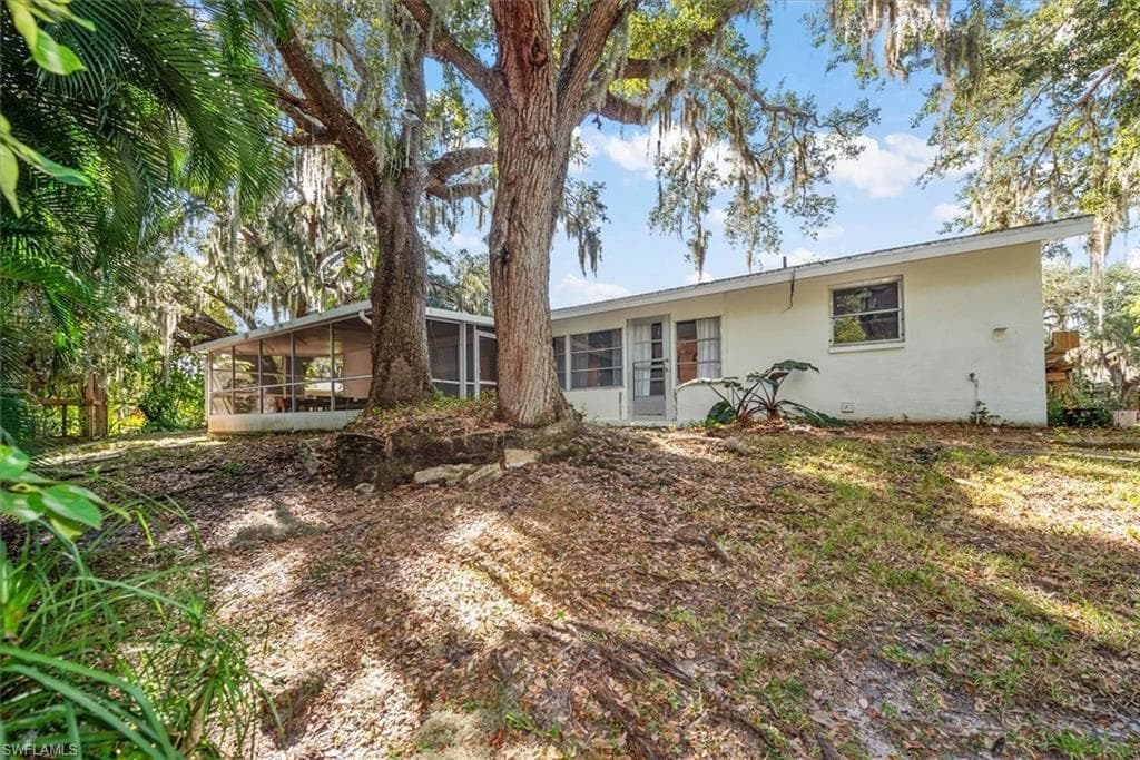 2466 N Westwood DR, NORTH FORT MYERS FL 33917-28