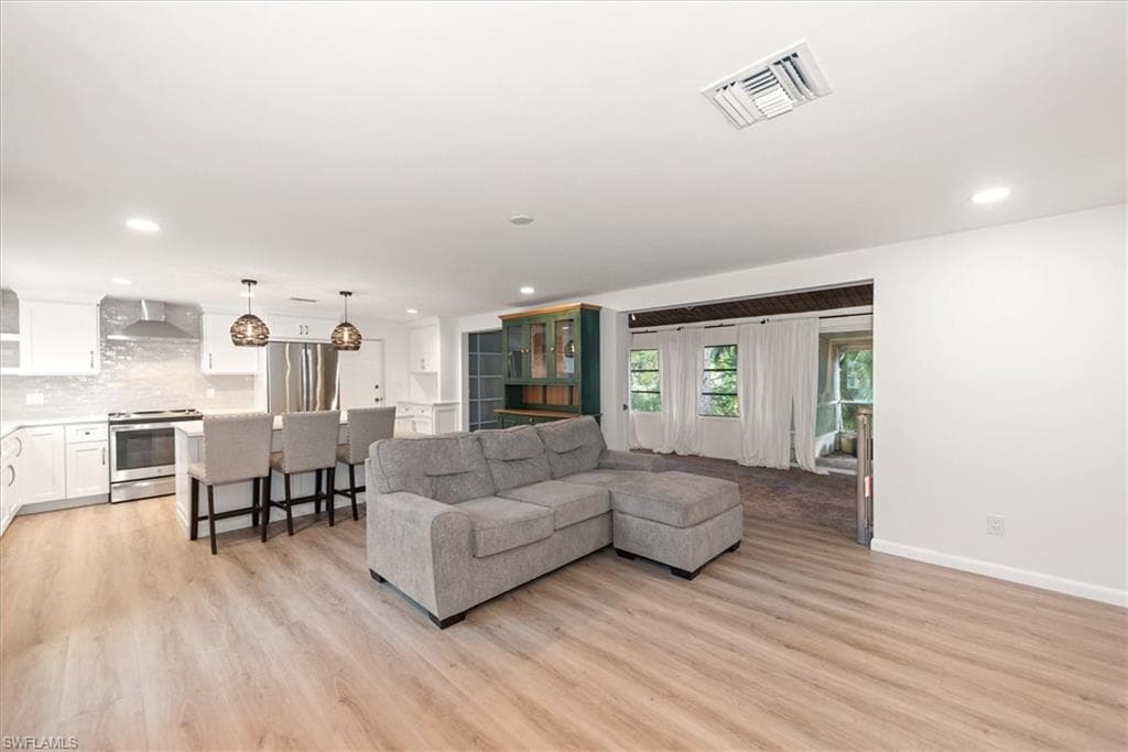 2466 N Westwood DR, NORTH FORT MYERS FL 33917-7
