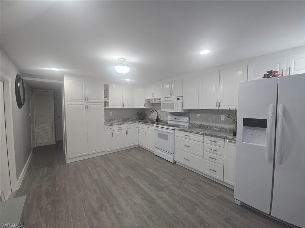 9 Moonstone CIR, NAPLES FL 34112-9