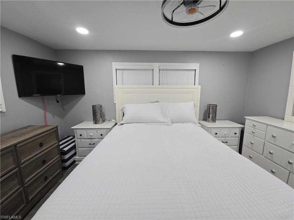 9 Moonstone CIR, NAPLES FL 34112-13