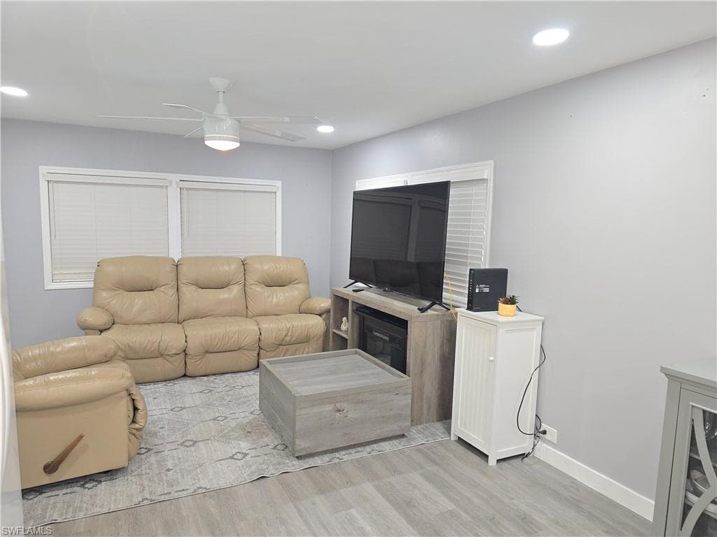 9 Moonstone CIR, NAPLES FL 34112-3