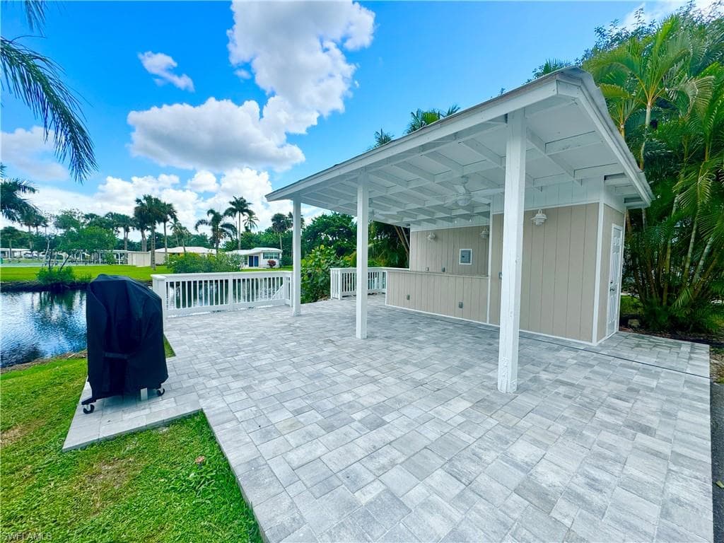 1252 Henderson Creek DR, NAPLES FL 34114-2