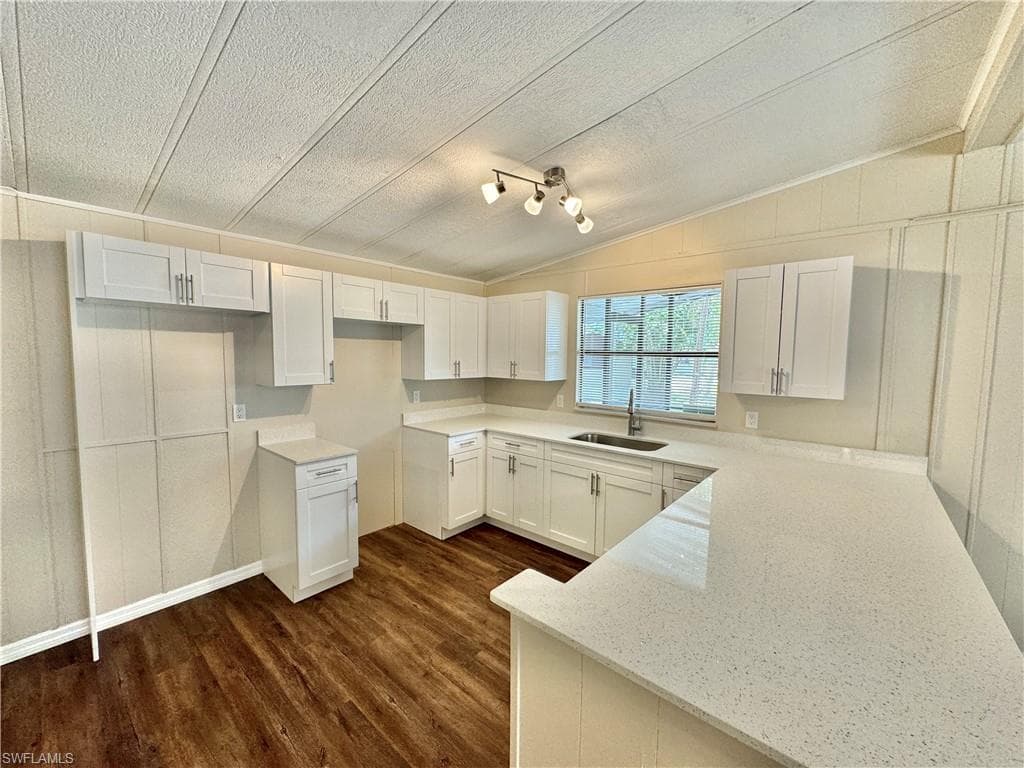 1252 Henderson Creek DR, NAPLES FL 34114-7