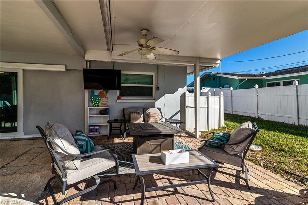 2376 Armour DR, DUNEDIN FL 34698-29