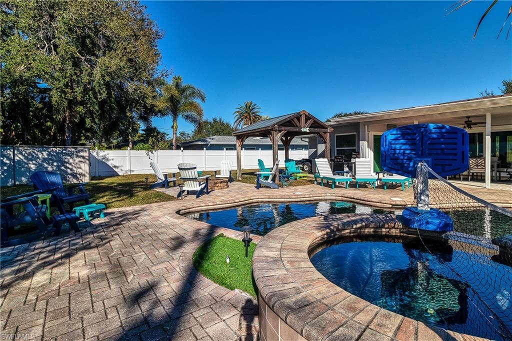 2376 Armour DR, DUNEDIN FL 34698-33