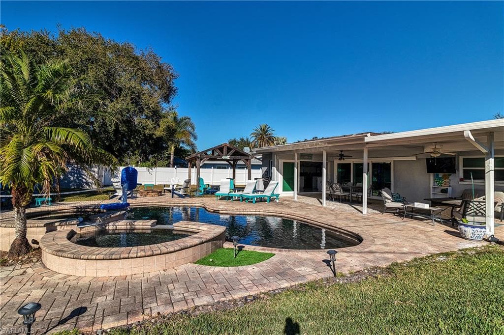 2376 Armour DR, DUNEDIN FL 34698-37