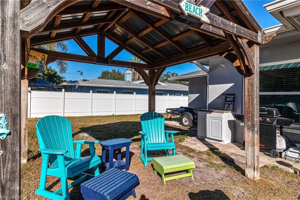 2376 Armour DR, DUNEDIN FL 34698-32