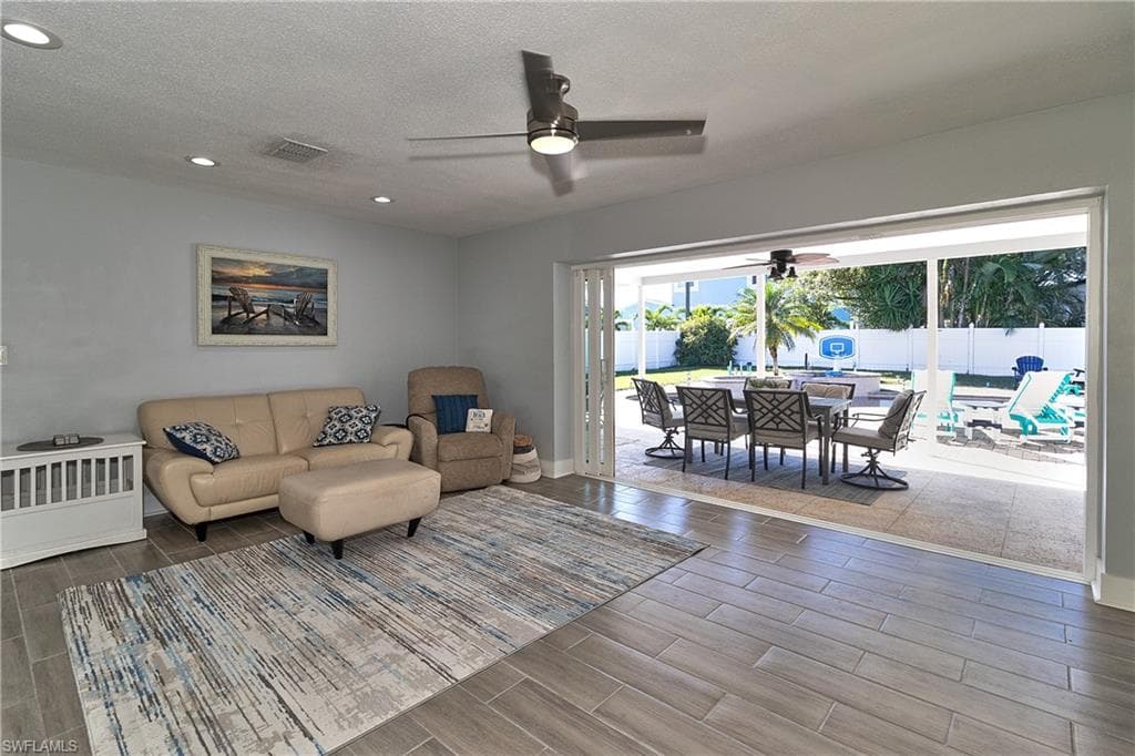 2376 Armour DR, DUNEDIN FL 34698-3