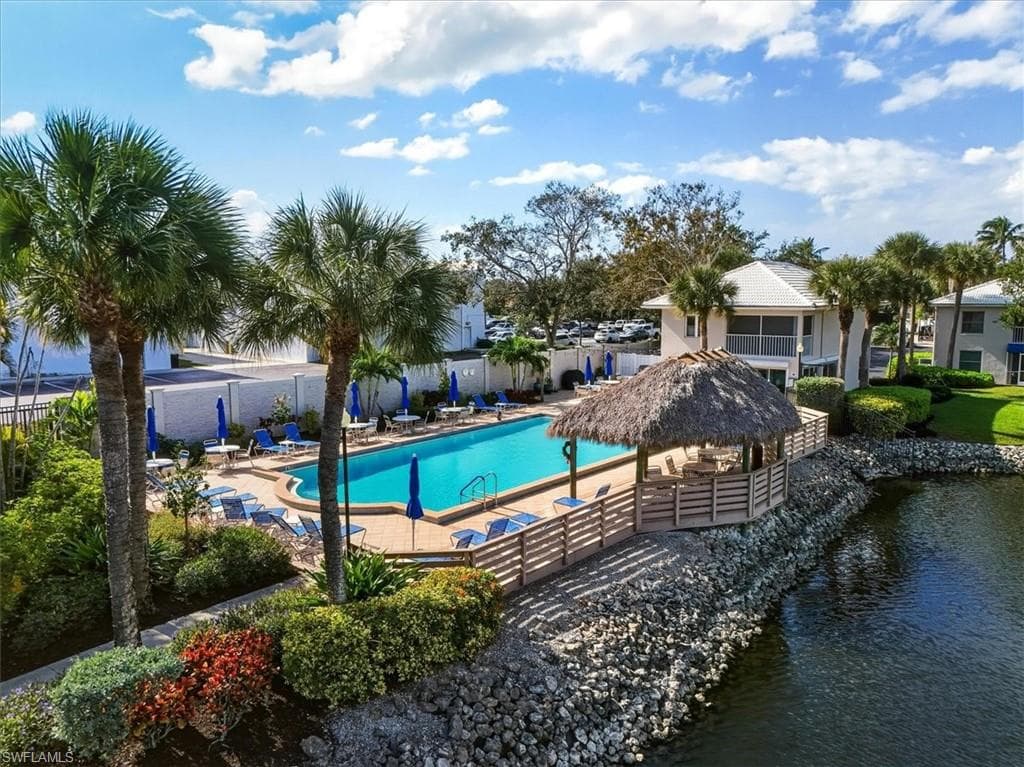 845 Gulf Pavilion DR # 102, NAPLES FL 34108-1