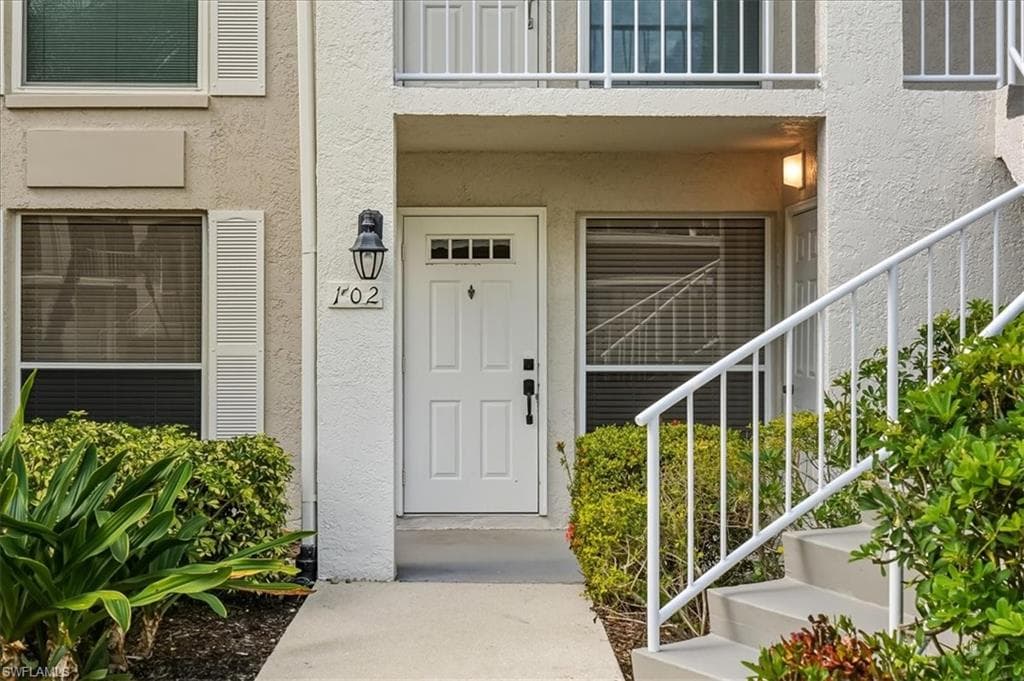 845 Gulf Pavilion DR # 102, NAPLES FL 34108-2