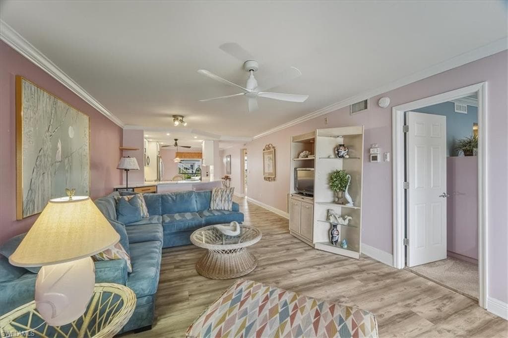 845 Gulf Pavilion DR # 102, NAPLES FL 34108-14