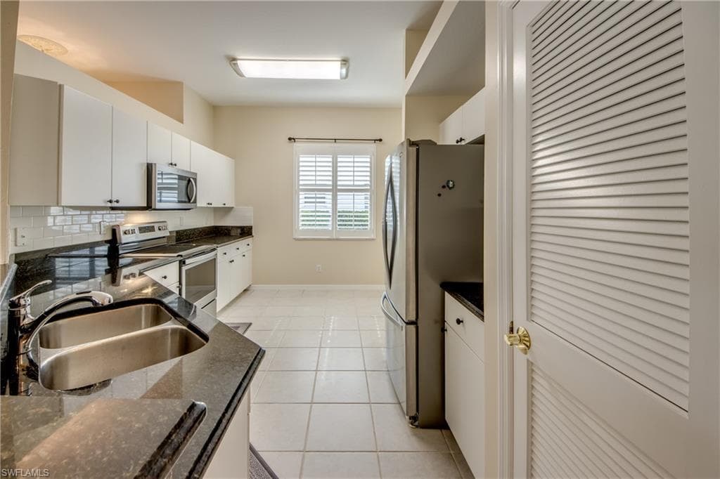 2667 Sunset Lake DR, CAPE CORAL FL 33909-15