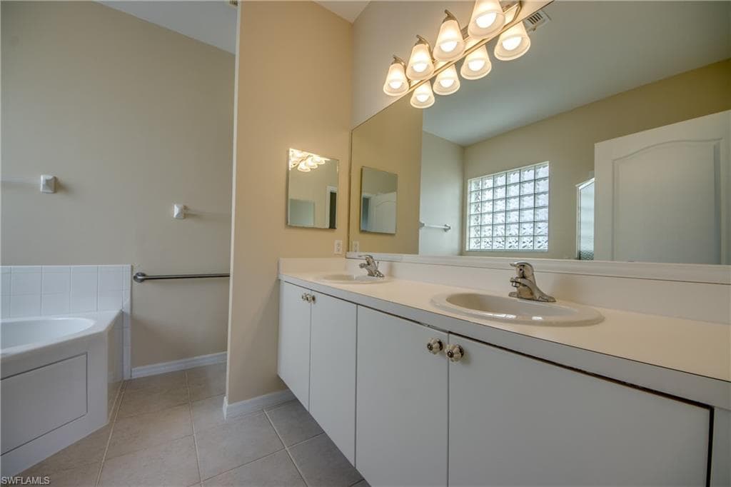 2667 Sunset Lake DR, CAPE CORAL FL 33909-27