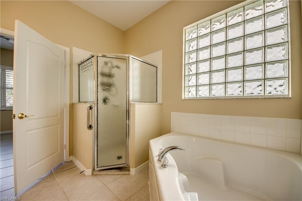 2667 Sunset Lake DR, CAPE CORAL FL 33909-29