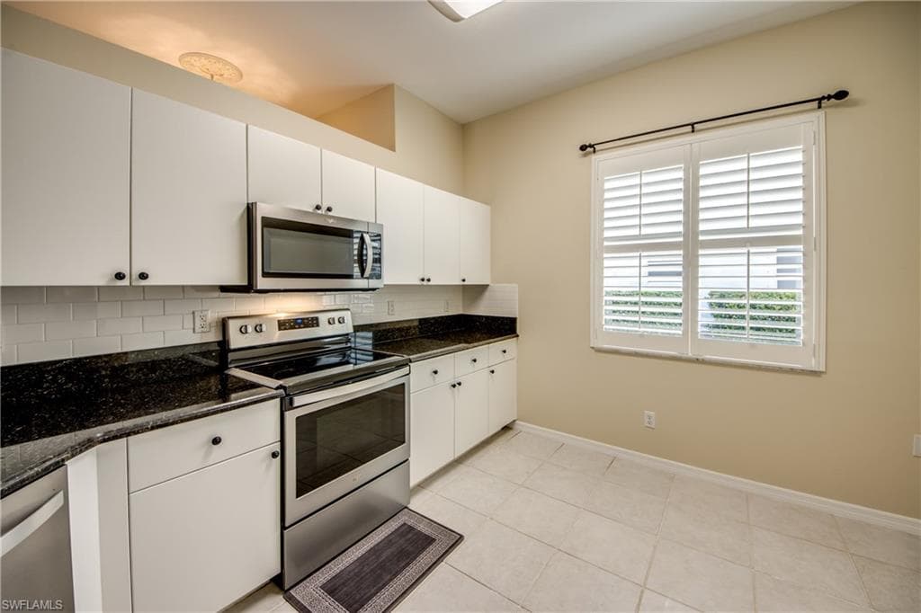 2667 Sunset Lake DR, CAPE CORAL FL 33909-18