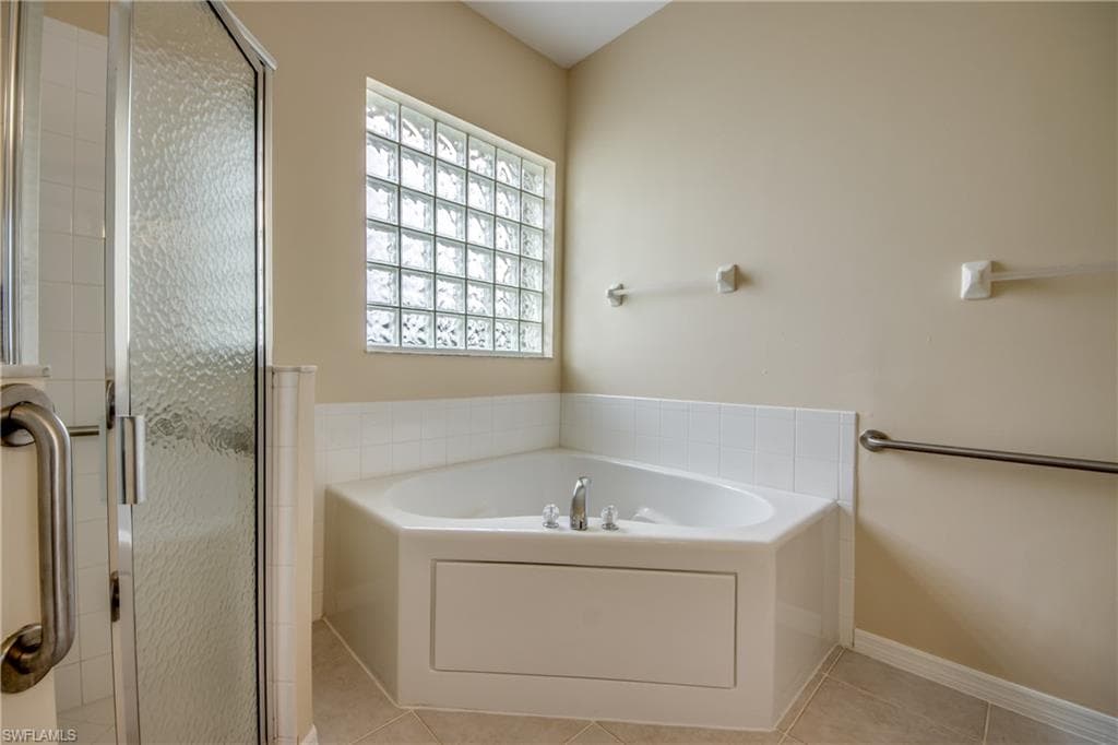 2667 Sunset Lake DR, CAPE CORAL FL 33909-28