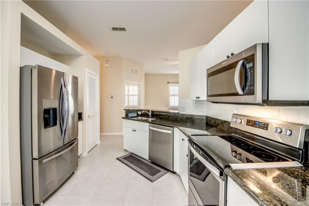 2667 Sunset Lake DR, CAPE CORAL FL 33909-20