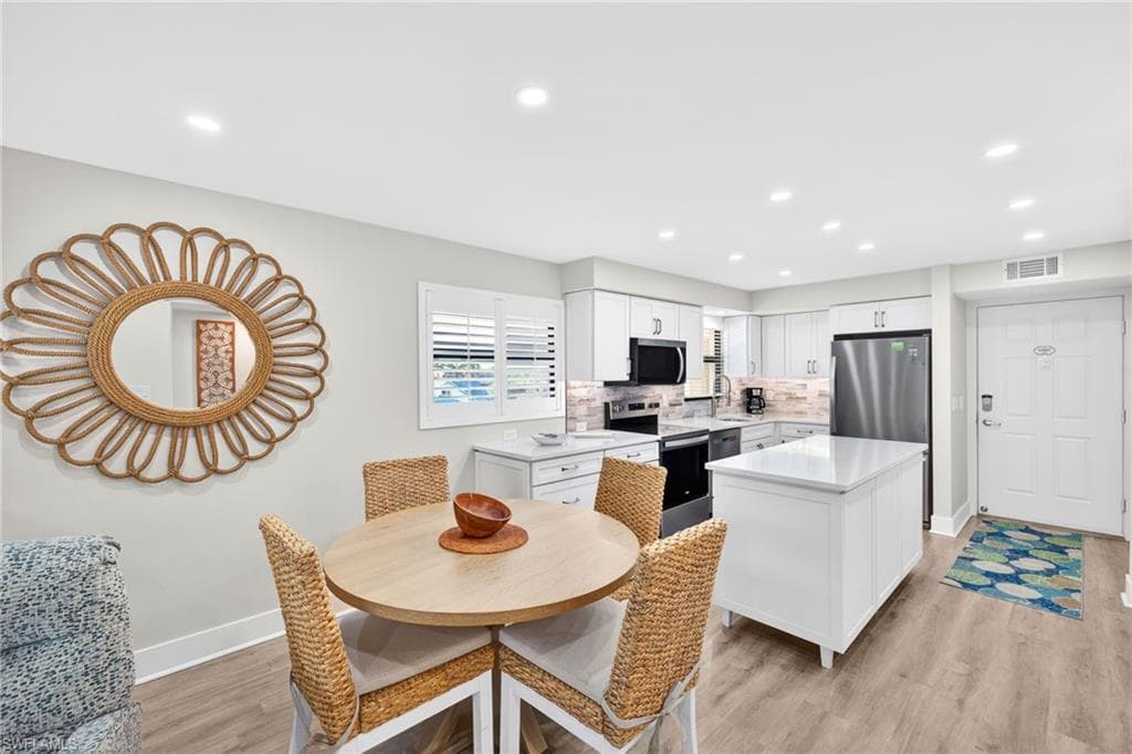 2230 Camino Del Mar DR, SANIBEL FL 33957-9