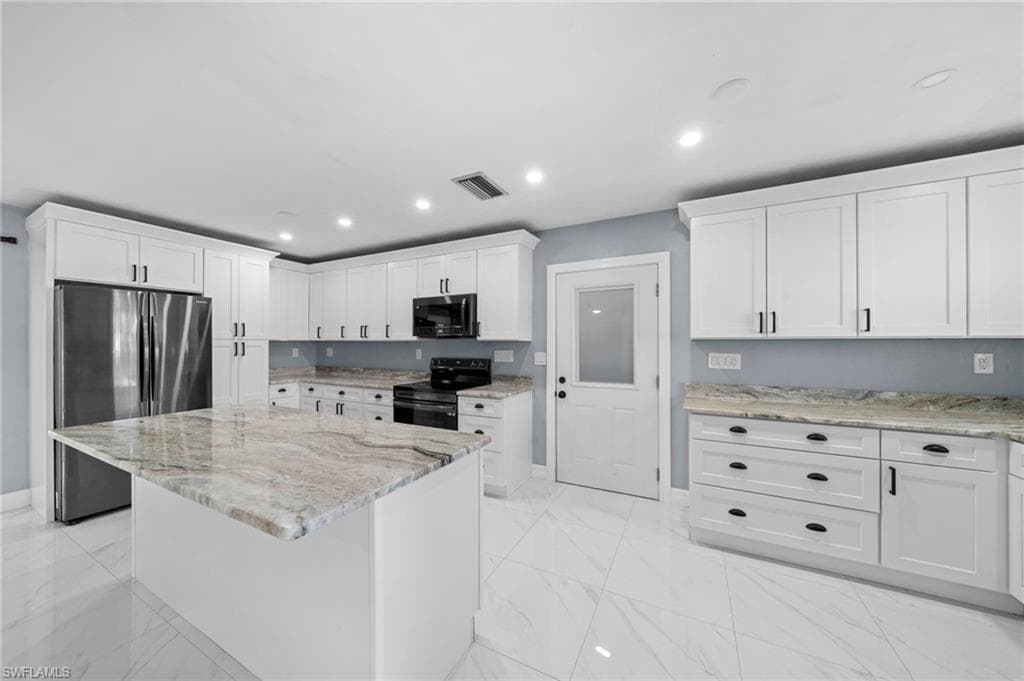 1956 Indian Creek DR, NORTH FORT MYERS FL 33917-3