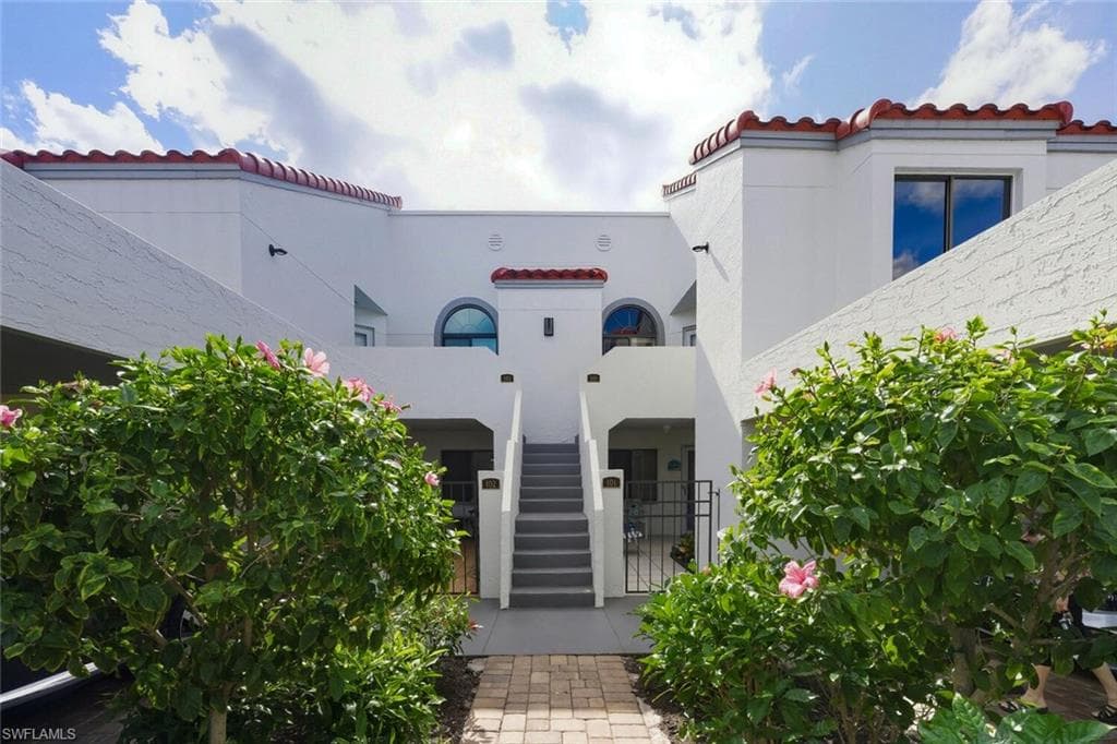 571 Beachwalk CIR # S201, NAPLES FL 34108-12