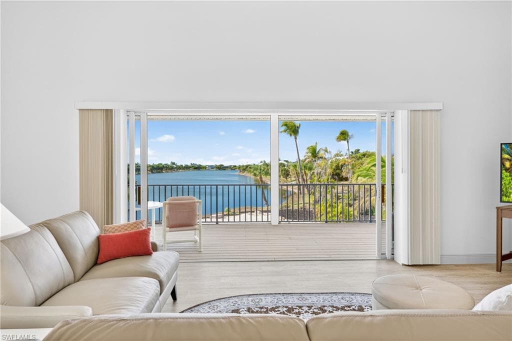 517 Lake Murex CIR, SANIBEL FL 33957-5