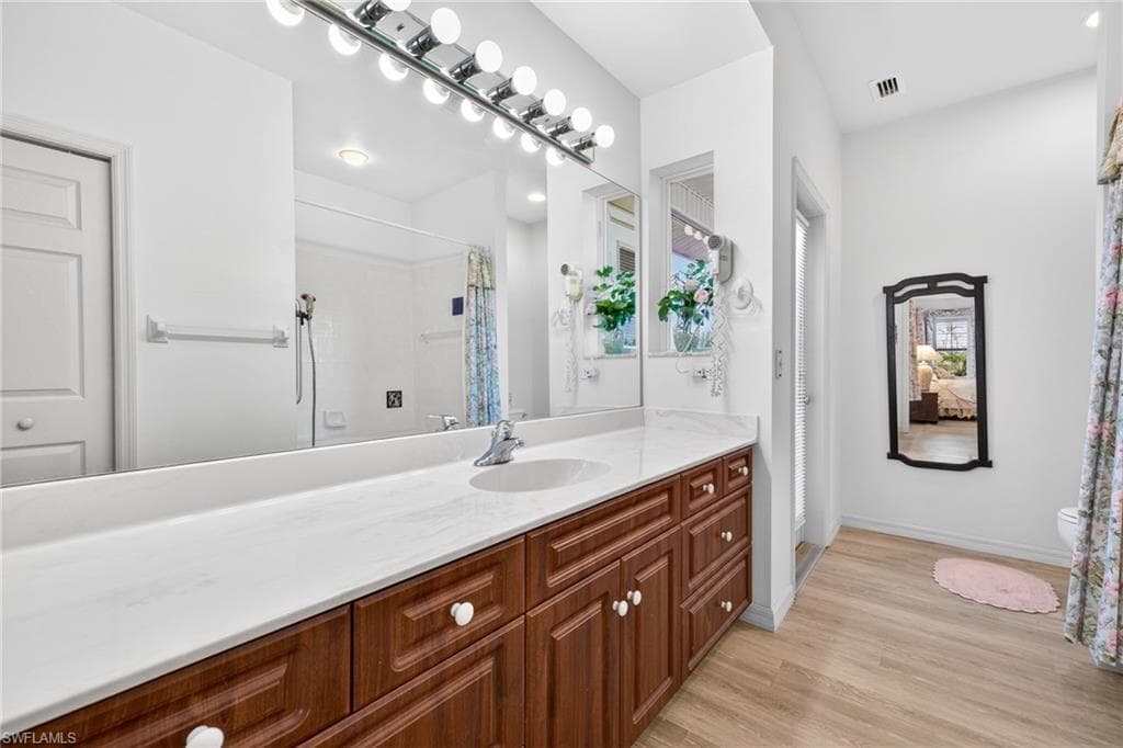 517 Lake Murex CIR, SANIBEL FL 33957-16