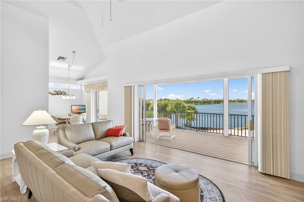 517 Lake Murex CIR, SANIBEL FL 33957-6
