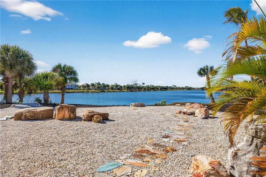517 Lake Murex CIR, SANIBEL FL 33957-35