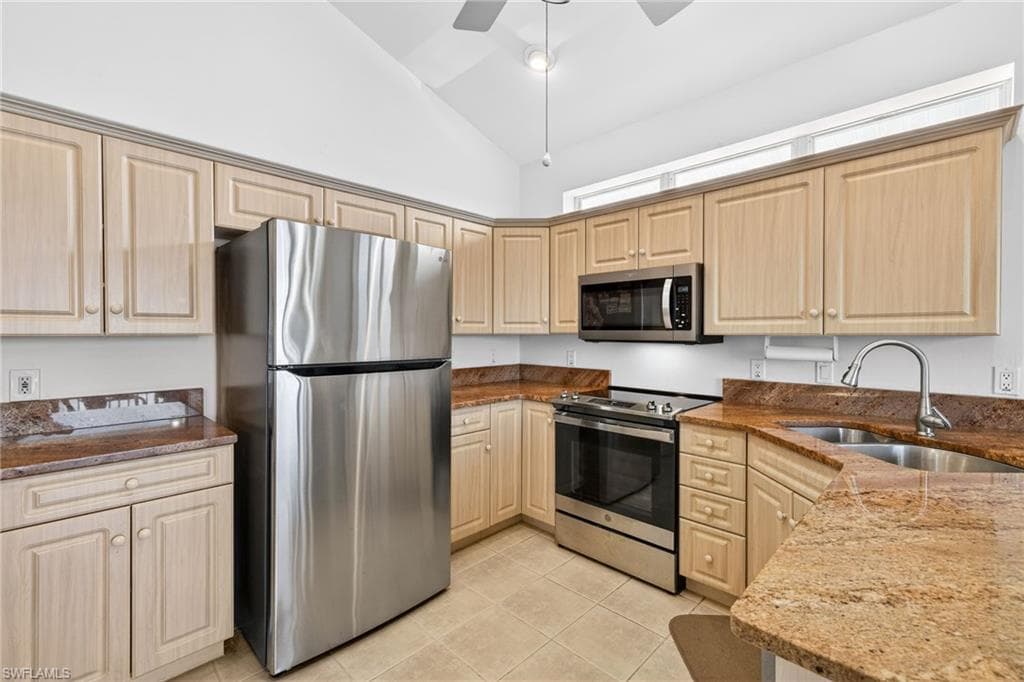 517 Lake Murex CIR, SANIBEL FL 33957-8
