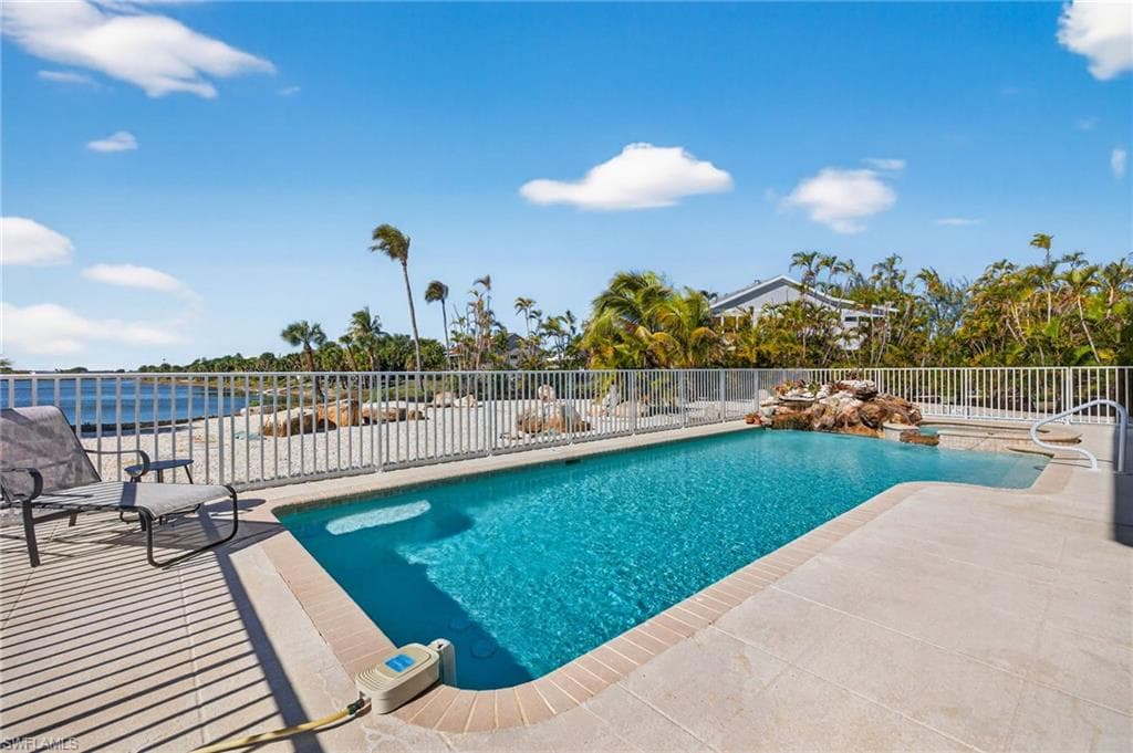 517 Lake Murex CIR, SANIBEL FL 33957-33