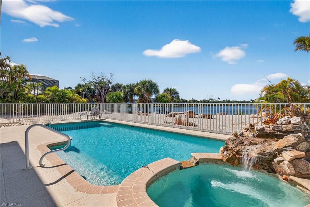 517 Lake Murex CIR, SANIBEL FL 33957-32