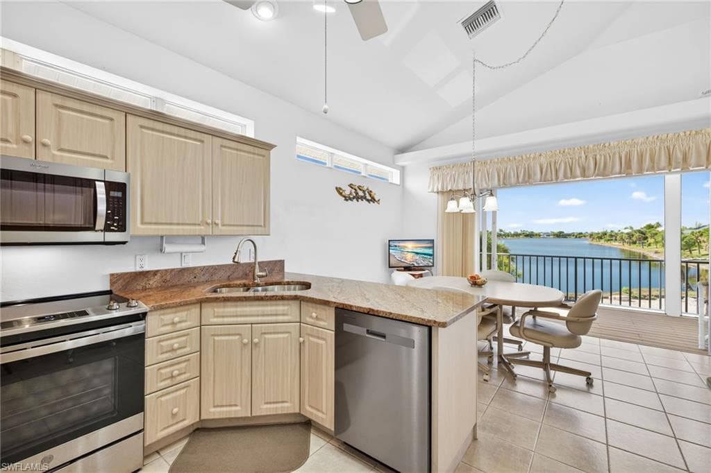517 Lake Murex CIR, SANIBEL FL 33957-10