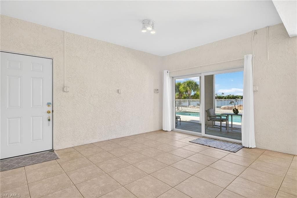 517 Lake Murex CIR, SANIBEL FL 33957-39