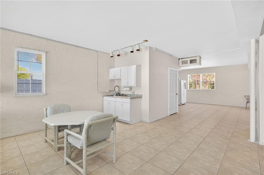 517 Lake Murex CIR, SANIBEL FL 33957-38